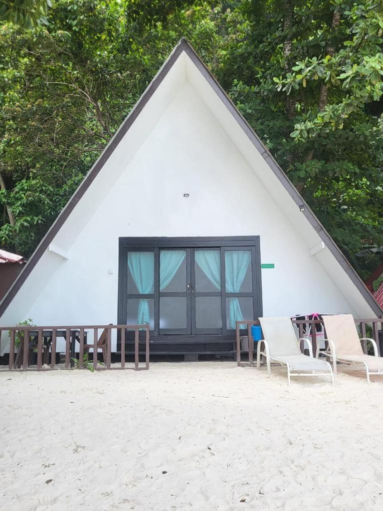 Dewati Roomstay B&B Lang Tengah Exterior foto